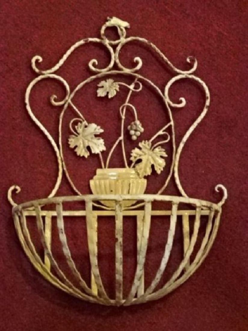VINTAGE IRON WALL PLANTER / BASKET, ANTIQUED WHITE (1 of 4)