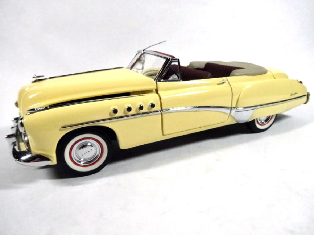 1948 BUICK ROADMASTER CONVERTIBLE, 1:24 DIECAST CAR BY (1 of 8)