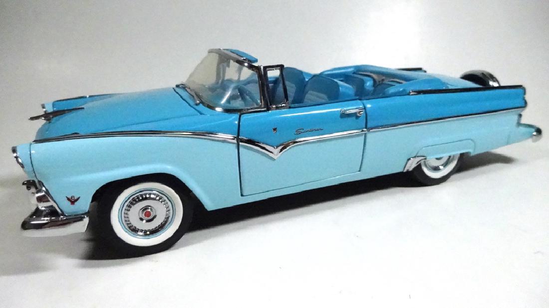 1955 FORD SUNLINER CONVERTIBLE, 1:24 DIECAST CAR BY (1 of 6)