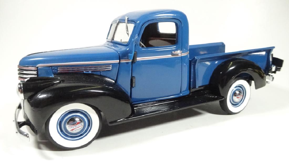 1941 CHEVROLET PICKUP TRUCK, 1:24 DIECAST CAR BY (1 of 5)