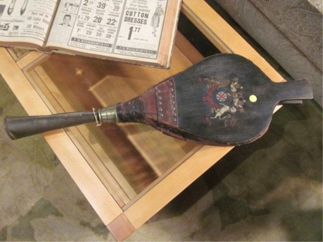 ANTIQUE BELLOWS WITH HERALDIC CREST, APPROX 32" LONG: ANTIQUE BELLOWS WITH HERALDIC CREST, APPROX 32" LONG