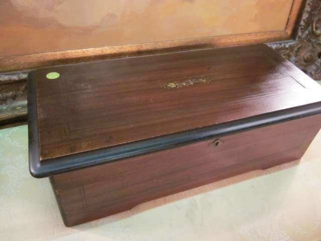 ANTIQUE SWISS CYLINDER MUSIC BOX, 10 AIRS/SONGS, WO: ANTIQUE SWISS CYLINDER MUSIC BOX, 10 AIRS/SONGS, WORKING CONDITION