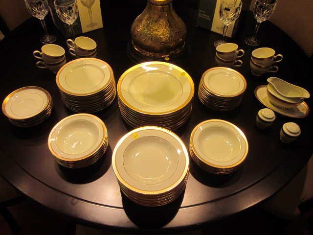 MIKASA "PALATIAL GOLD" CHINA SERVICE - 69 PCS INCLU: MIKASA "PALATIAL GOLD" CHINA SERVICE - 69 PCS INCLUDE 10 PLATES, 11 BOWLS, 12 SALAD PLATES, 10 BREAD PLATES, 6 BERRY BOWLS, 8 CUPS, 8 SAUCERS, GRAVY WITH UNDERPLATE, AND SALT & PEPPER SHAKERS