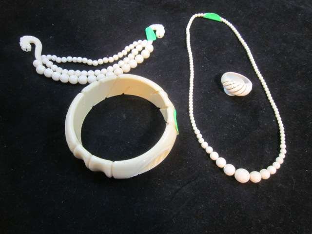 4 PIECES ANTIQUE CARVED IVORY JEWELRY INCLUDES: ANT: 4 PIECES ANTIQUE CARVED IVORY JEWELRY INCLUDES: ANTIQUE CARVED IVORY SWEATER GUARD WITH DRAGON HEADS; ANTIQUE CARVED IVORY RING WITH 14K GOLD, SIZE 8; ANTIQUE CARVED IVORY BEAD NECKLACE, APPROX 16"; A