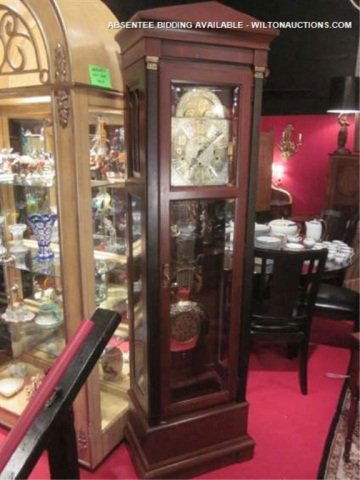 ETHAN ALLEN NEOCLASSIC MAHOGANY GRANDFATHER CLOCK W: ETHAN ALLEN NEOCLASSIC MAHOGANY GRANDFATHER CLOCK WITH BLACK LACQUER COLUMNS WITH BRASS CAPS, APPROX 6.5 FT TALL