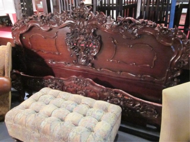 ORNATE KING SIZE BED IN DARK FINISH, INCLUDES HEADB: ORNATE KING SIZE BED IN DARK FINISH, INCLUDES HEADBOARD, FOOTBOARD, RAILS, SLATS, EXCELLENT CONDITION