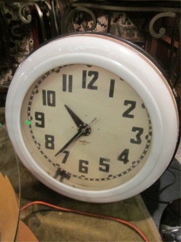 NEON CLOCK BY ELECTRIC NEON CLOCK CO., CLEVELAND, O: NEON CLOCK BY ELECTRIC NEON CLOCK CO., CLEVELAND, OHIO, APPROX 28" DIAMETER