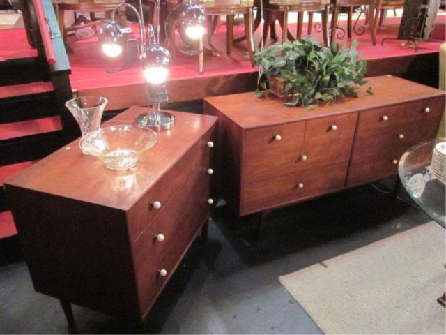 VINTAGE C. 1960 MIDCENTURY MODERN TEAK BEDROOM SET: VINTAGE C. 1960 MIDCENTURY MODERN TEAK BEDROOM SET INCLUDES 2 NIGHTSTANDS, CHEST WITH 8 DRAWERS, APPROX 6'L, MATCHING 3 DRAWER CHEST APPROX 4'L