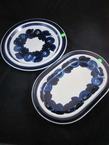 ARABIA FINLAND BLUE & WHITE OVAL PLATTER & PLATE, S: ARABIA FINLAND BLUE & WHITE OVAL PLATTER & PLATE, SOLD TOGETHER