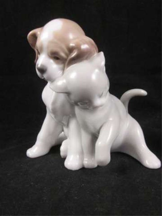 LLADRO PORCELAIN FIGURINE "AGAINST ALL ODDS", #8301: LLADRO PORCELAIN FIGURINE "AGAINST ALL ODDS", #8301, ISSUED 2007, SCULPTOR JOSÉ SANTAEULALIA, APPROX 4.25" HIGH, 4.75" WIDE, GLAZED FINISH