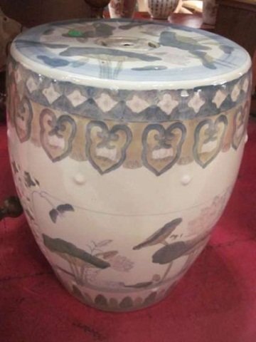 CHINESE PORCELAIN GARDEN STOOL, HANDPAINTED WITH W: CHINESE PORCELAIN GARDEN STOOL, HANDPAINTED WITH WATER LILIES
