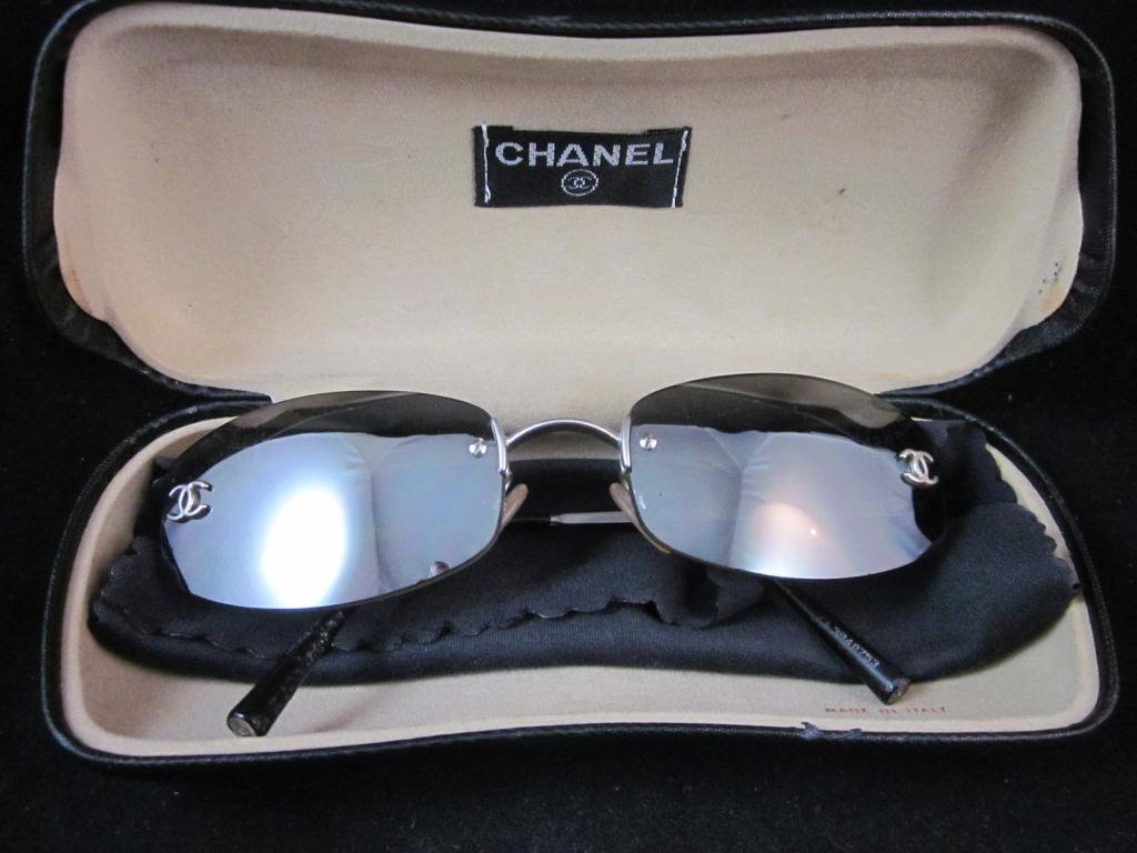 CHANEL SUNGLASSES WITH CHANEL CASE: CHANEL SUNGLASSES WITH CHANEL CASE