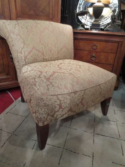 ETHAN ALLEN SLIPPER CHAIR WITH CURVED BACK, NEUTRA: ETHAN ALLEN SLIPPER CHAIR WITH CURVED BACK, NEUTRAL BEIGE/PINK UPHOLSTERY
