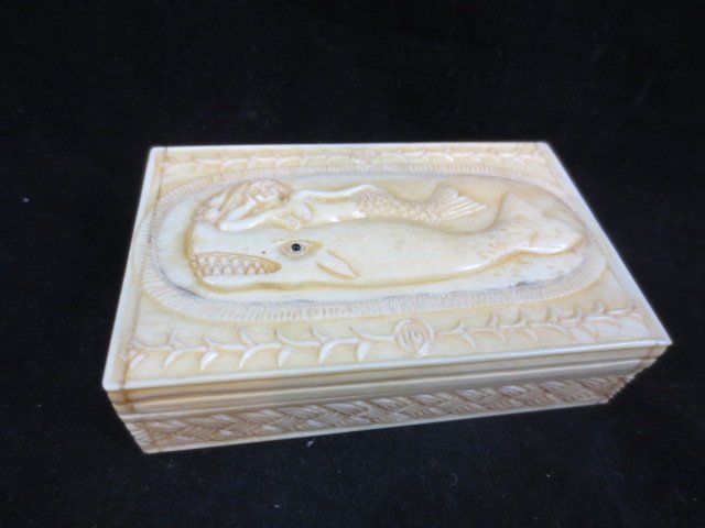 CARVED MARINE IVORY/BONE BOX WITH WHALE DETAIL ON L: CARVED MARINE IVORY/BONE BOX WITH WHALE DETAIL ON LID, APPROX 3 3/4" X 2 1/4" X 1"