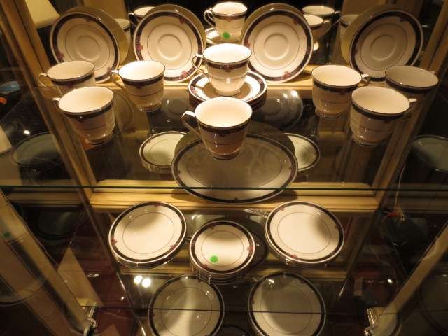NORITAKE IVORY CHINA SERVICE - "ETIENNE" - SERVICE: NORITAKE IVORY CHINA SERVICE - "ETIENNE" - SERVICE FOR 8 - 44 PIECES INCLUDE 8 PLATES, 8 SALAD PLATES, 8 BREAD PLATES, 8 CUPS, 8 SAUCERS, OVAL PLATTER, ROUND BOWL, CREAMER & SUGAR