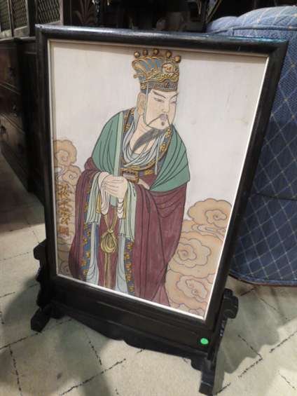 TABLETOP SCREEN, PAINTED JAPANESE EMPEROR ON BOARD: TABLETOP SCREEN, PAINTED JAPANESE EMPEROR ON BOARD, BLACK LACQUER FRAME, APPROX 2' H