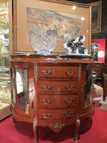 FRENCH LOUIS XV STYLE CHEST, 4 CENTER DRAWERS WITH: FRENCH LOUIS XV STYLE CHEST, 4 CENTER DRAWERS WITH 2 GLASS DOOR DISPLAY CABINETS WITH GLASS SHELVES, BEVELED MARBLE TOP, GILT BRONZE ORMOLU AND HANDLES, APPROX 4.5' L