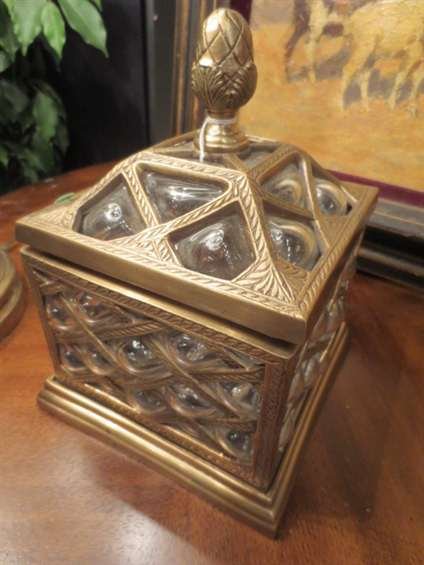 ORNATE BUBBLE GLASS AND METAL BOX, GOLD FINISH, AP: ORNATE BUBBLE GLASS AND METAL BOX, GOLD FINISH, APPROX 7" SQUARE