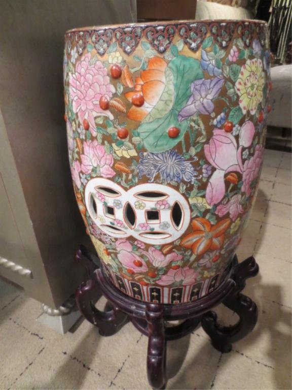 CHINESE PORCELAIN GARDEN STOOL HAND PAINTED FLORAL: CHINESE PORCELAIN GARDEN STOOL HAND PAINTED FLORAL DESIGNS, INCLUDES WOODEN STAND, APPROX 25"H