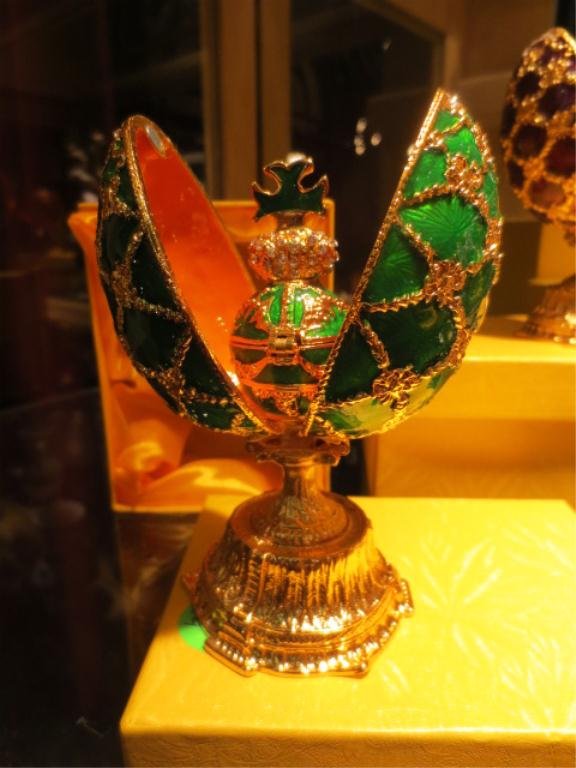 FABERGE STYLE EGG, EMERALD GREEN ENAMEL, APPROX 4.: FABERGE STYLE EGG, EMERALD GREEN ENAMEL, APPROX 4.5"H
