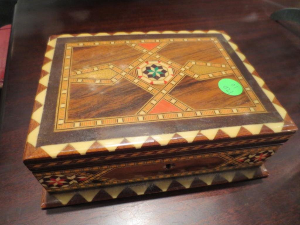 WOODEN ORNATELY INLAID BOX WITH WORKING LOCK & KEY: WOODEN ORNATELY INLAID BOX WITH WORKING LOCK & KEY, APPROX 2.5" X 7.5" X 6"