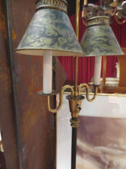 VINTAGE 2 LIGHT FLOOR LAMP WITH BRASS ACCENTS, VER: VINTAGE 2 LIGHT FLOOR LAMP WITH BRASS ACCENTS, VERY GOOD CONDITION, APPROX 5.5'H