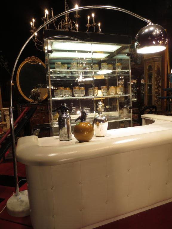 VINTAGE 1970's ARC FLOOR LAMP, WHITE MARBLE BASE, C: VINTAGE 1970's ARC FLOOR LAMP, WHITE MARBLE BASE, CHROME ARCHING ARM AND SHADE