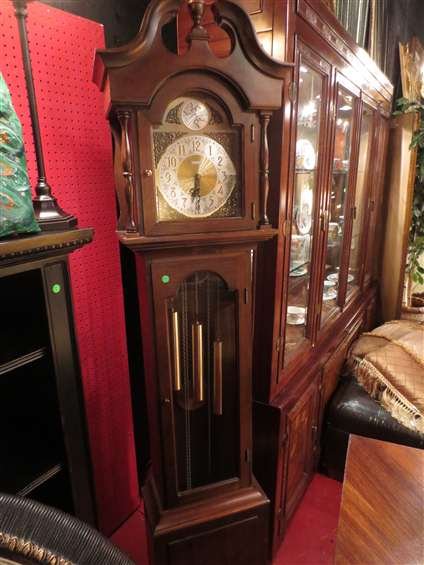 SETH THOMAS GRANDFATHER CLOCK, MAHOGANY FINISH, AP: SETH THOMAS GRANDFATHER CLOCK, MAHOGANY FINISH, APPROX 6'H