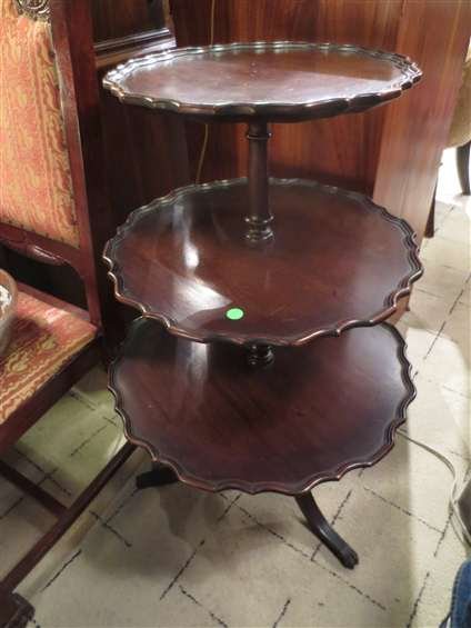 3 TIER MAHOGANY SERVING TABLE, PIECRUST RIMS, REED: 3 TIER MAHOGANY SERVING TABLE, PIECRUST RIMS, REEDED LEGS, APPROX 3;H