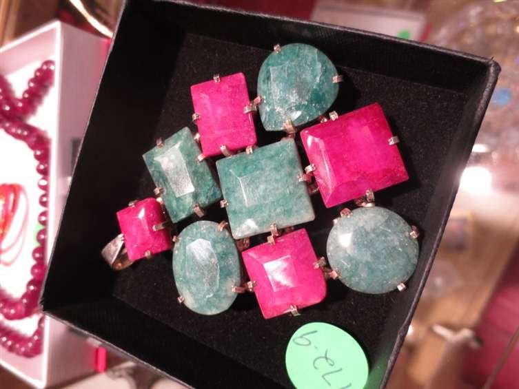 RUBY & EMERALD PENDANT IN STERLING SILVER SETTING, APPR: RUBY & EMERALD PENDANT IN STERLING SILVER SETTING, APPROX 2.75" X 2.25"