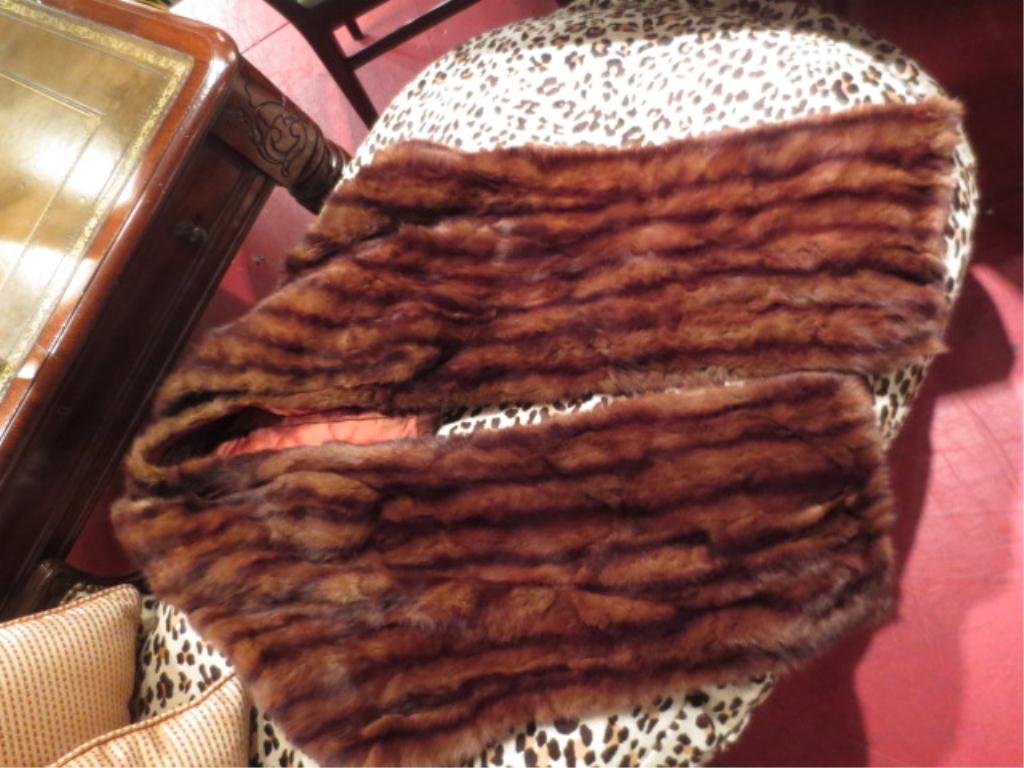 DARK FUR STOLE WITH DOUBLE COLLAR, BY LE PALAIS D'HIVER: DARK FUR STOLE WITH DOUBLE COLLAR, BY LE PALAIS D'HIVER, MADAME ROSELL, HABANA, CUBA