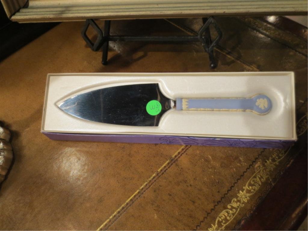 WEDGWOOD / BUTLER STAINLESS CAKE SERVER, APPROX 10.5"H,: WEDGWOOD / BUTLER STAINLESS CAKE SERVER, APPROX 10.5"H, IN ORIGINAL BOX