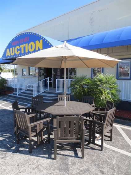 BROWN JORDAN TEAK PATIO SET, OCTAGONAL WITH 8 ARMCHAIRS: BROWN JORDAN TEAK PATIO SET, OCTAGONAL WITH 8 ARMCHAIRS, INCLUDES MARKET UMBRELLA, DARK BROWN PAINTED FINISH, EXCELLENT CONDITION, MATCHING PATIO SOFA AND PAIR CHAIRS SOLD SEPARATELY ** PLEASE NOTE: A