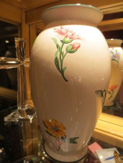 TIFFANY & CO. PORCELAIN VASE WITH FLORAL DESIGN, APPROX: TIFFANY & CO. PORCELAIN VASE WITH FLORAL DESIGN, APPROX 10.5"H ** PLEASE NOTE: ARRANGEMENTS FOR SHIPPING AND PACKAGING ARE THE SOLE RESPONSIBILITY OF THE WINNING BIDDER. THE AUCTION HOUSE DOES NOT PRO