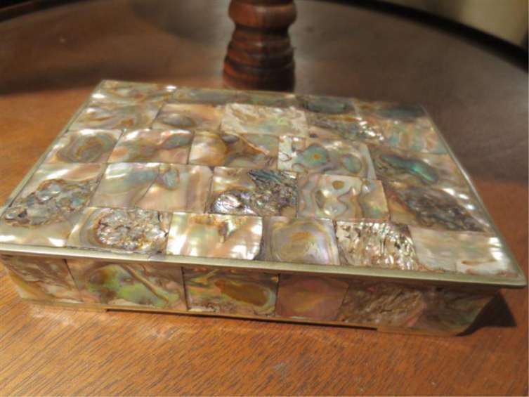ABALONE COVERED BOX, APPROX 5.25" X 3.75": ABALONE COVERED BOX, APPROX 5.25" X 3.75" "** PLEASE NOTE: ARRANGEMENTS FOR SHIPPING AND PACKAGING ARE THE SOLE RESPONSIBILITY OF THE WINNING BIDDER. THE AUCTION HOUSE DOES NOT PROVIDE SHIPPING & HAND