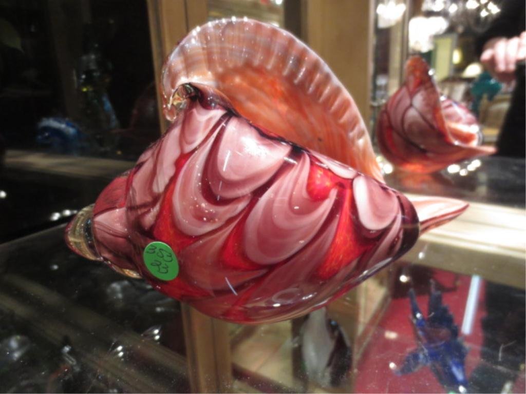 MURANO STYLE ART GLASS SHELL SCULPTURE, RED SWIRLS, APP: MURANO STYLE ART GLASS SHELL SCULPTURE, RED SWIRLS, APPROX 9"L, WITH MURANO MADE IN ITALY STICKER ~~~ PLEASE NOTE: ARRANGEMENTS FOR SHIPPING AND PACKAGING ARE THE SOLE RESPONSIBILITY OF THE WINNING BI
