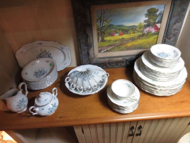 JOHANN HAVILAND BAVARIAN CHINA, "CHIPPENDALE", 51 PIECE: JOHANN HAVILAND BAVARIAN CHINA, "CHIPPENDALE", 51 PIECES INCLUDE 8 PLATES, 8 BOWLS, 8 SALAD PLATES, 8 CUPS, 8 SAUCERS, 7 BERRY BOWLS, ROUND VEGETABLE BOWL, TRAY, CREAMER & SUGAR WITH LID