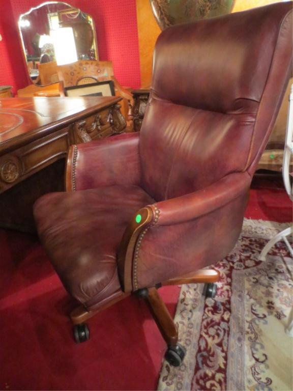 HOOKER FURNITURE LEATHER EXECUTIVE DESK CHAIR, SEVEN SE: HOOKER FURNITURE LEATHER EXECUTIVE DESK CHAIR, SEVEN SEAS COLLECTION, NAILHEAD TRIM, CASTERS, EXCELLENT CONDITION