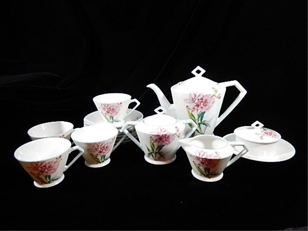 NORITAKE TEA SET, 14 PIECES INCLUDE TEAPOT, CREAMER,: NORITAKE TEA SET, 14 PIECES INCLUDE TEAPOT, CREAMER, SUGAR WITH LID, BUTTER WITH LID, 4 CUPS & 6 SAUCERS