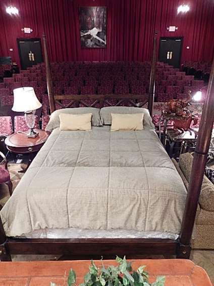 FOUR POSTER QUEEN BED, DARK FINISH, INCLUDES HEADBOARD,: FOUR POSTER QUEEN BED, DARK FINISH, INCLUDES HEADBOARD, FOOTBOARD, RAILS, SLATS, MATTRESS SET SOLD SEPARATELY