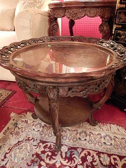 ANTIQUE MARQUETRY TABLE, REMOVABLE GLASS TRAY TOP,: ANTIQUE MARQUETRY TABLE, REMOVABLE GLASS TRAY TOP, APPROX 23" DIAMETER