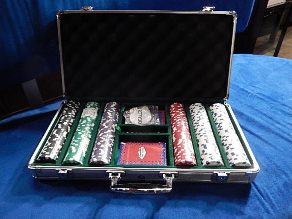 NEW POKER CHIP SET IN ALUMINUM CASE: NEW POKER CHIP SET IN ALUMINUM CASE