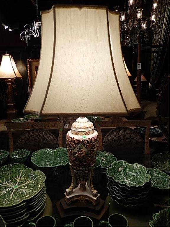 CAPODIMONTE STYLE TABLE LAMP, BRASS BASE, APPROX 30"H: CAPODIMONTE STYLE TABLE LAMP, BRASS BASE, APPROX 30"H