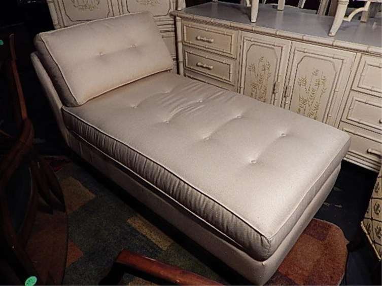 CONTEMPORARY CHAISE, WHITE TUFTED UPHOLSTERED CUSHIONS: CONTEMPORARY CHAISE, WHITE TUFTED UPHOLSTERED CUSHIONS