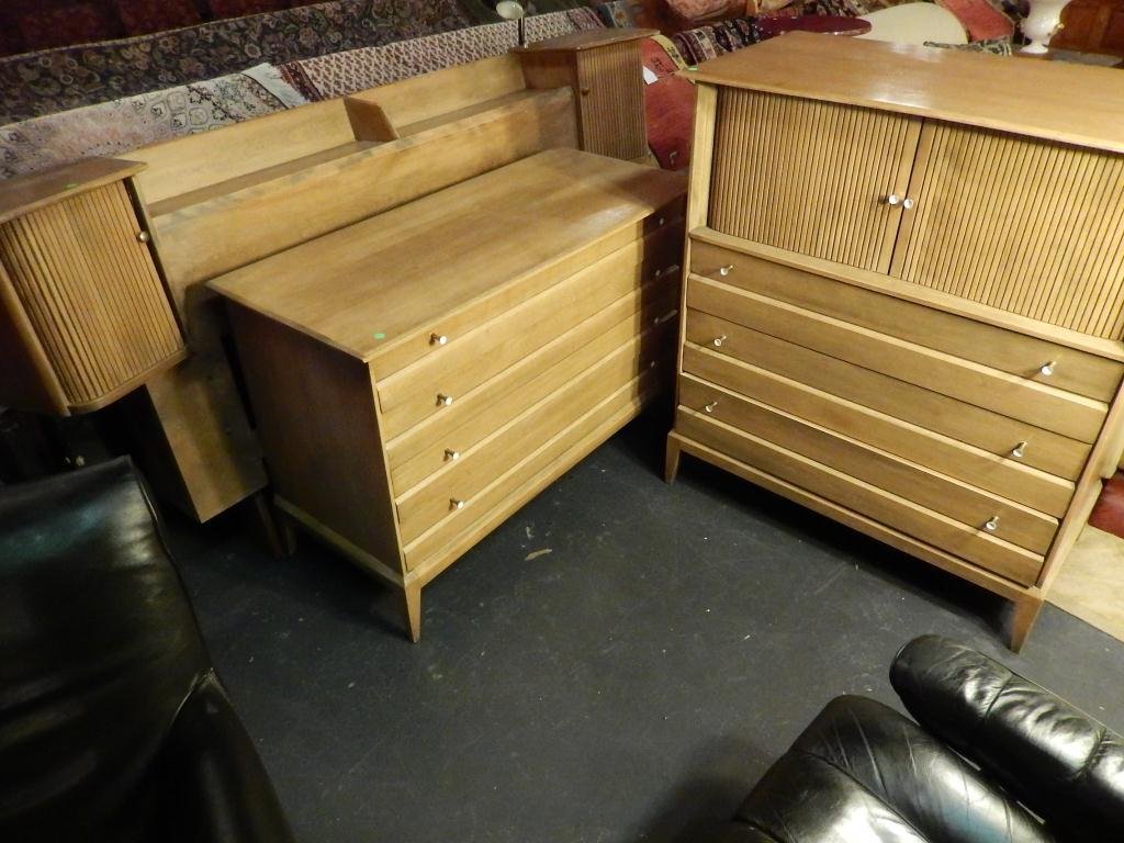 HEYWOOD WAKEFIELD 4 PC BEDROOM SET, SABLE FINISH, MID: HEYWOOD WAKEFIELD 4 PC BEDROOM SET, SABLE FINISH, MID CENTURY MODERN, "CADENCE" COLLECTION, TAMBOUR DOORS ON HEADBOARD AND TALL CHEST, INCLUDES HEADBOARD, TALL CHEST, DRESSER, MIRROR, HEADBOARD CAN AC