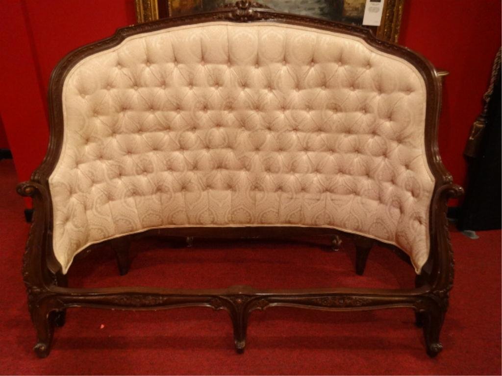 FRENCH LOUIS XV STYLE BED, TUFTED UPHOLSTERED: FRENCH LOUIS XV STYLE BED, TUFTED UPHOLSTERED HEADBOARD, FULL SIZE, INCLUDES HEADBOARD, FOOTBOARD, AND SIDE RAILS, FRAME AND UPHOLSTERY ARE IN EXCELLENT CONDITION