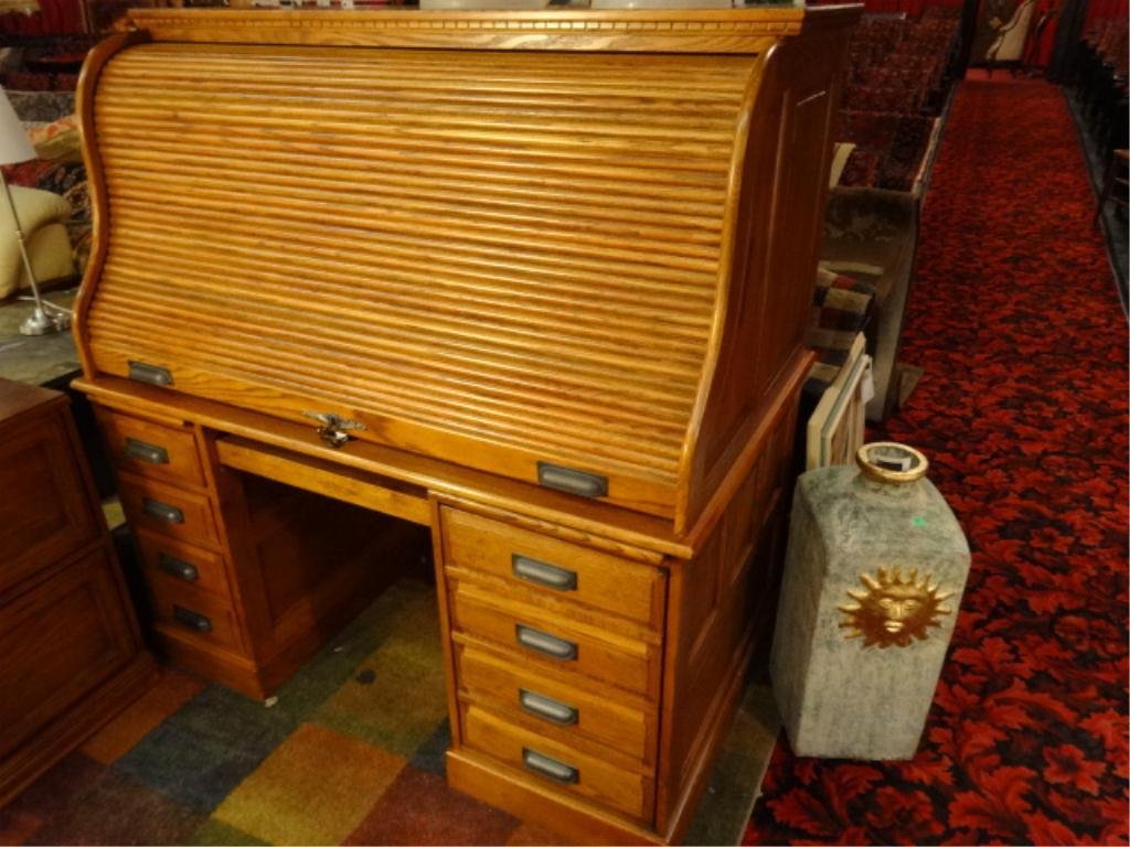 OAK ROLL TOP DESK, EXCELLENT CONDITION, APPROX 5'H X: OAK ROLL TOP DESK, EXCELLENT CONDITION, APPROX 5'H X 5'W X 25"D (SKU#855.02)