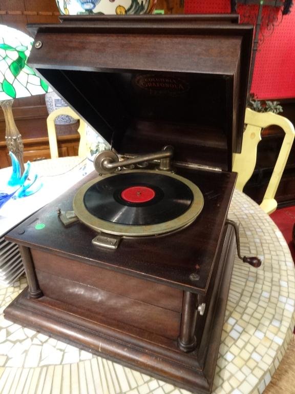 COLUMBIA RECORD PLAYER, APPROX 13.75" X 18.5" X 21.5": COLUMBIA RECORD PLAYER, APPROX 13.75" X 18.5" X 21.5"