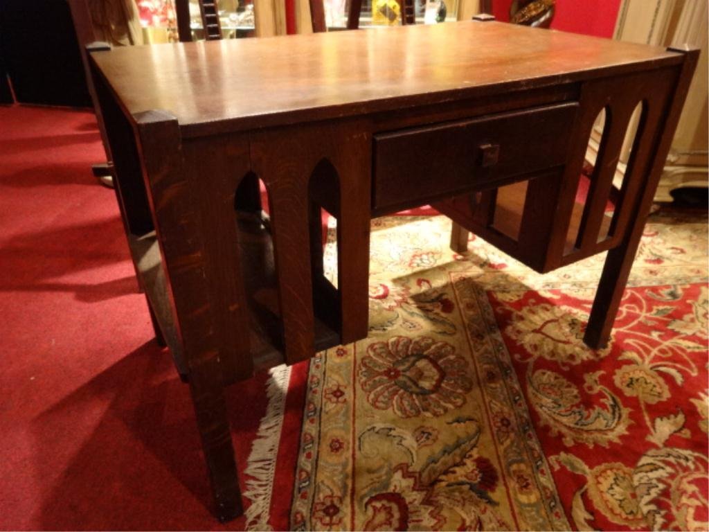 SMALL OAK MISSION STYLE DESK, SINGLE DRAWER, GOOD: SMALL OAK MISSION STYLE DESK, SINGLE DRAWER, GOOD CONDITION WITH SOME LIGHT SCRATCHES, NORMAL WEAR, APPROX 2.5' X 4'
