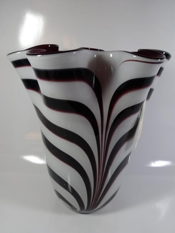 ITALIAN BLACK & WHITE ART GLASS VASE WITH RED